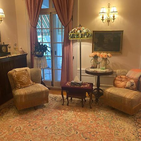 Montrose Inn เบลวิลล์ ภายนอก รูปภาพ