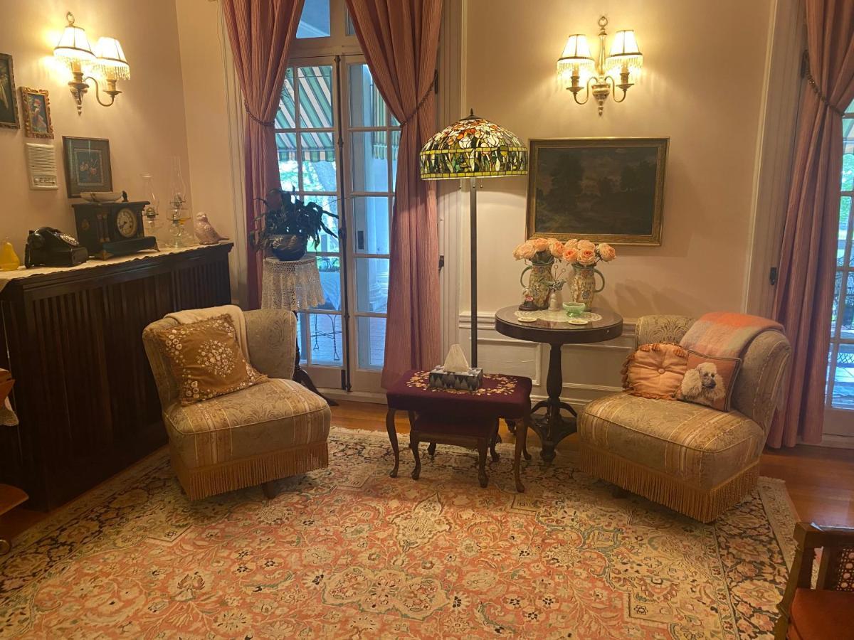 Montrose Inn เบลวิลล์ ภายนอก รูปภาพ