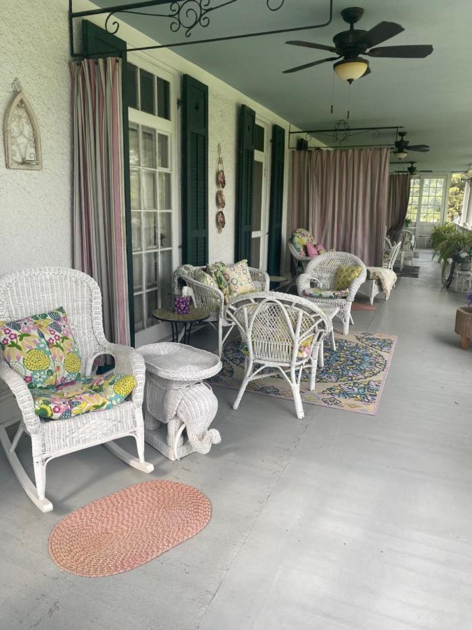 Montrose Inn เบลวิลล์ ภายนอก รูปภาพ