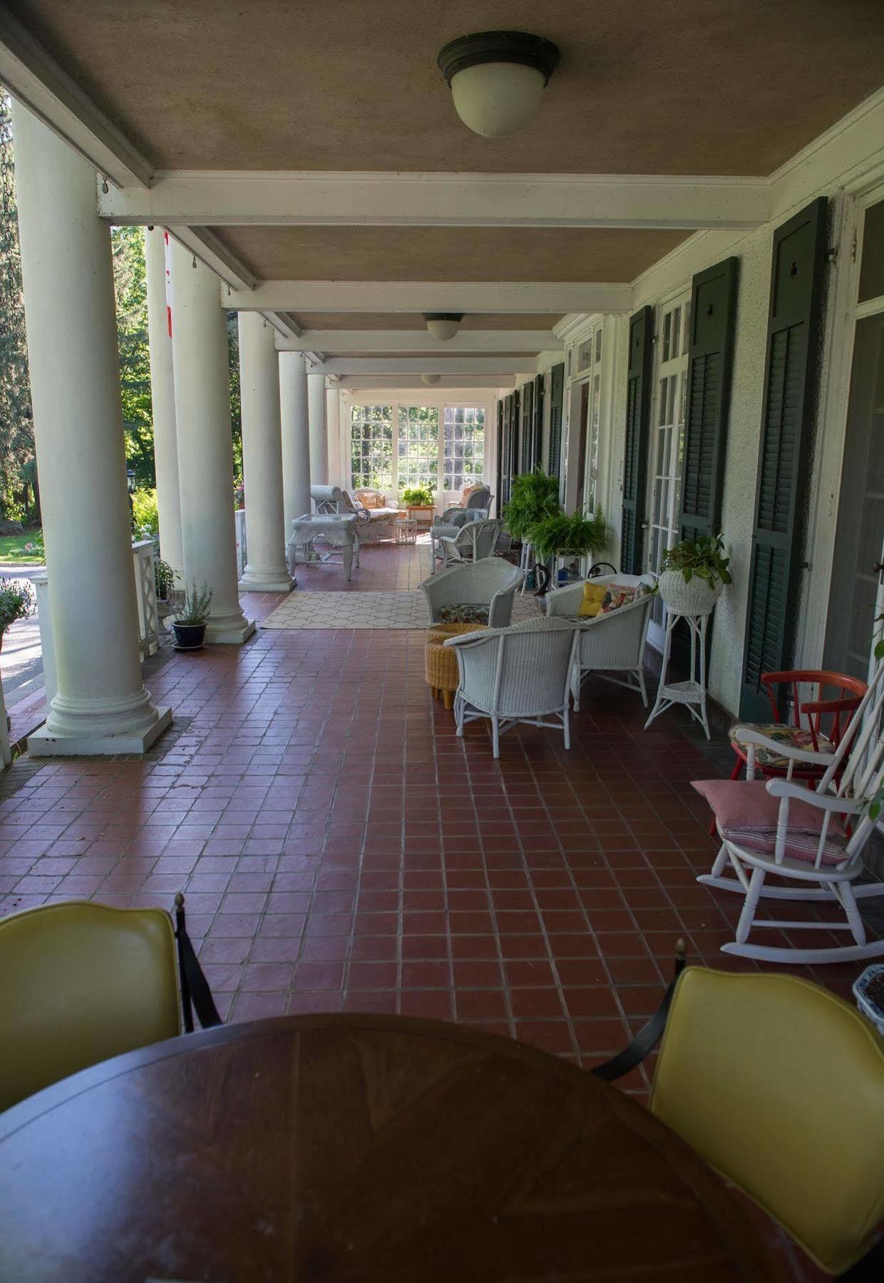 Montrose Inn เบลวิลล์ ภายนอก รูปภาพ