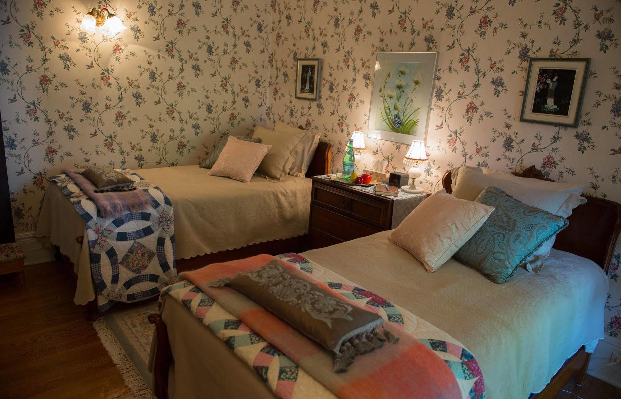 Montrose Inn เบลวิลล์ ภายนอก รูปภาพ