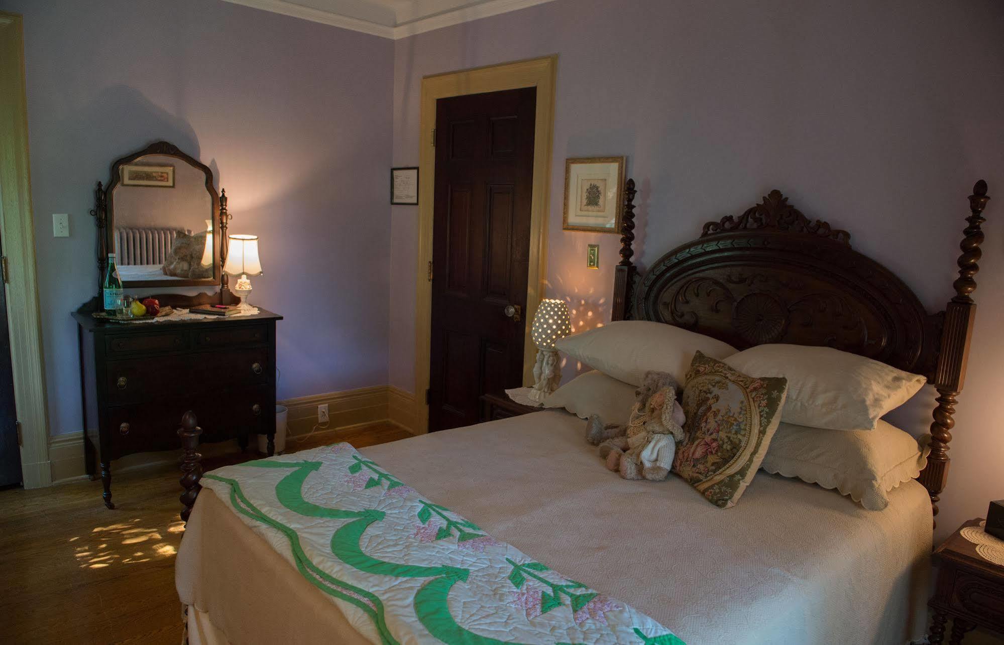 Montrose Inn เบลวิลล์ ภายนอก รูปภาพ